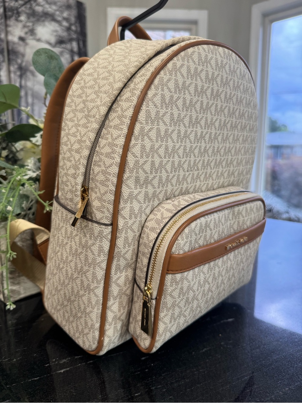 🤎MICHAEL KORS Bex Signature Backpack in Vanilla/Acorn - Picture 3 of 9